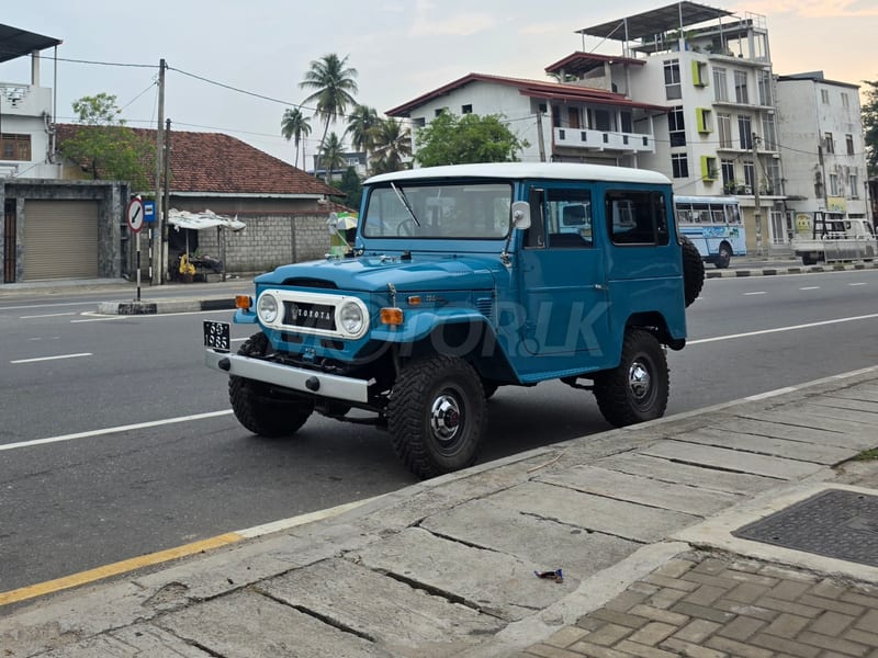 Toyota Land Cruiser, 2 of 5
