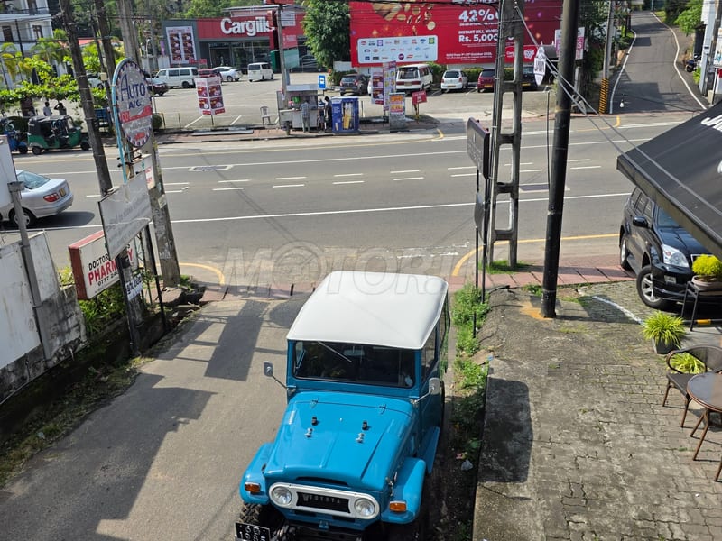 Toyota Land Cruiser, 4 of 5